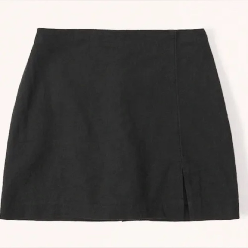 Abercrombie and Fitch A&F Clean Traveler Skort in Black